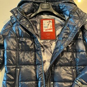 NEW Authier luxury ski puffer. never worn, on original hanger Chic,stylish,warm!